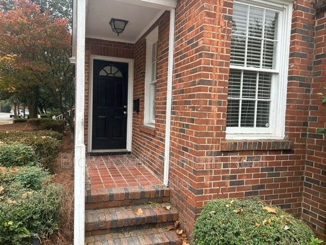 Building Photo - 925 Cooper Ave