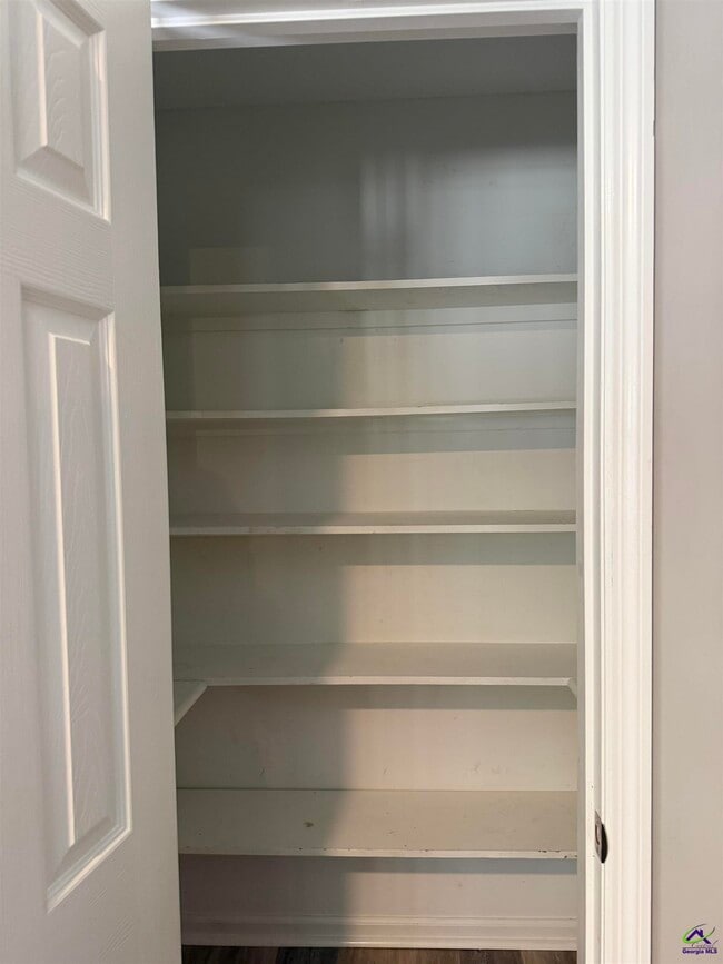 Building Photo - 107 Barrington Pl N