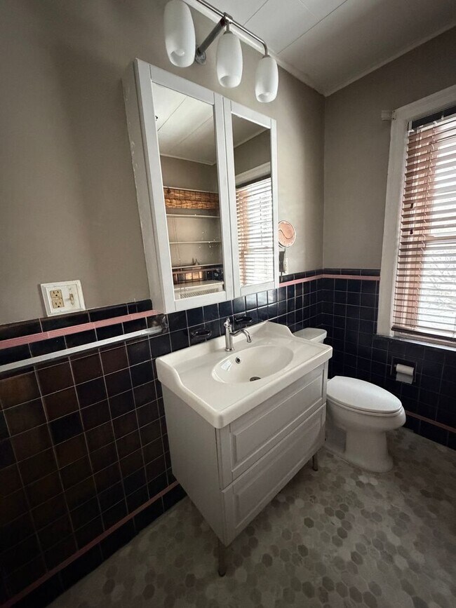 Building Photo - Gorgeous Mount Penn 4 BR/1 1/2 Bath For Rent