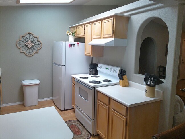 Building Photo - Fully furnished short term rental less then 6 months great for winter rental