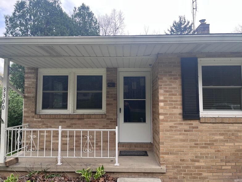 Covered porch - 3300 Twin Hills St NW