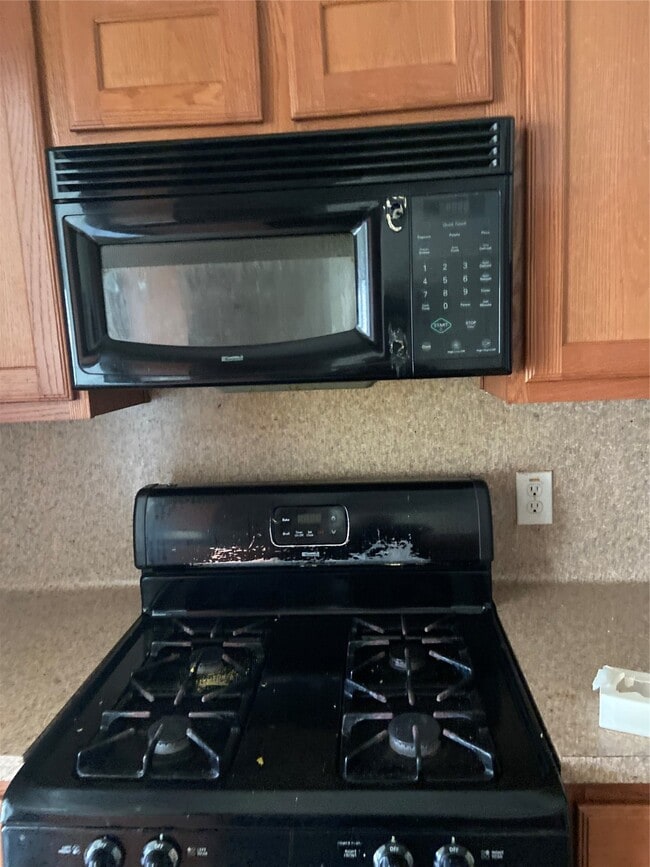 Building Photo - 1930 Shady Oaks Ct