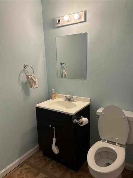 Building Photo - 68 Lancaster Way