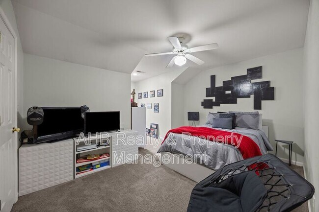 Building Photo - 949 Pensford Dr