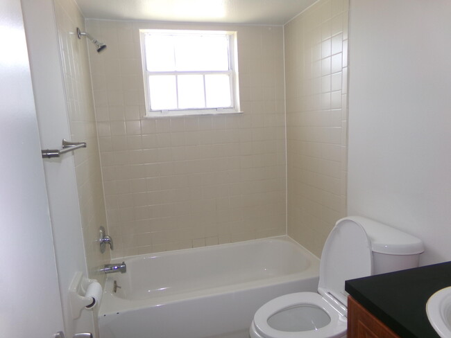 Building Photo - 1554 SE Royal Green Cir