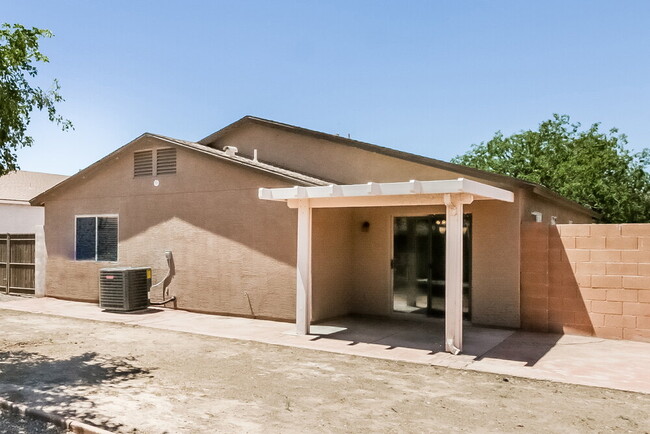 Building Photo - 1191 E Desert Moon Trail