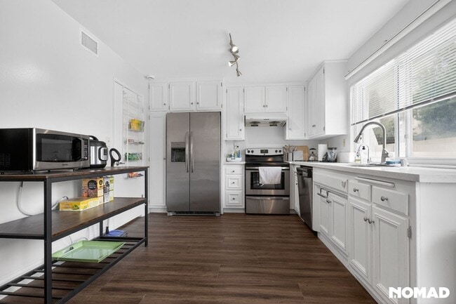 Building Photo - Unfurnished 3BR 2bath House for rent in Anaheim, CA.