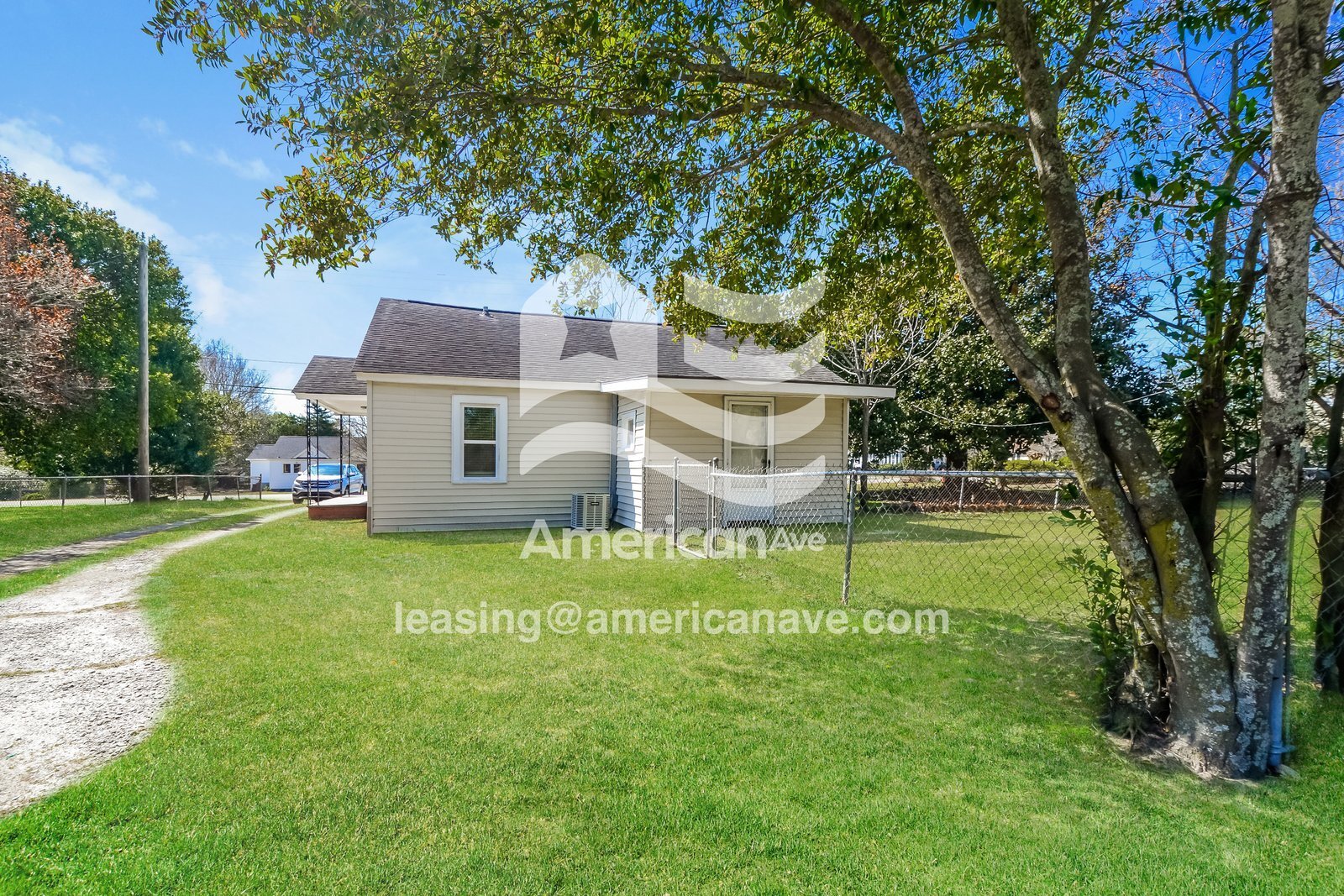 Building Photo - 304 S Pine St