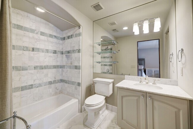 Building Photo - 5610 Lynbrook Dr