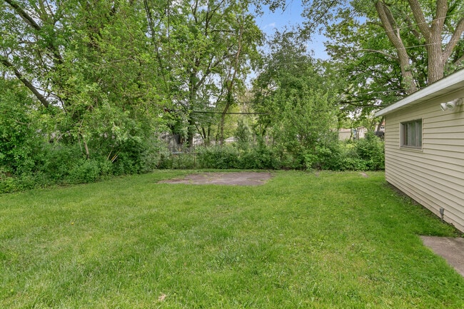 Building Photo - 15403 Cherry Ln