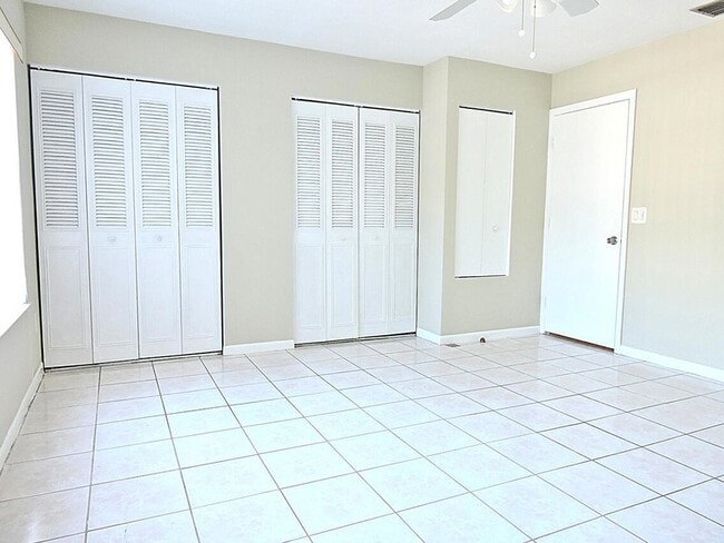 Building Photo - 5040 Society Pl E