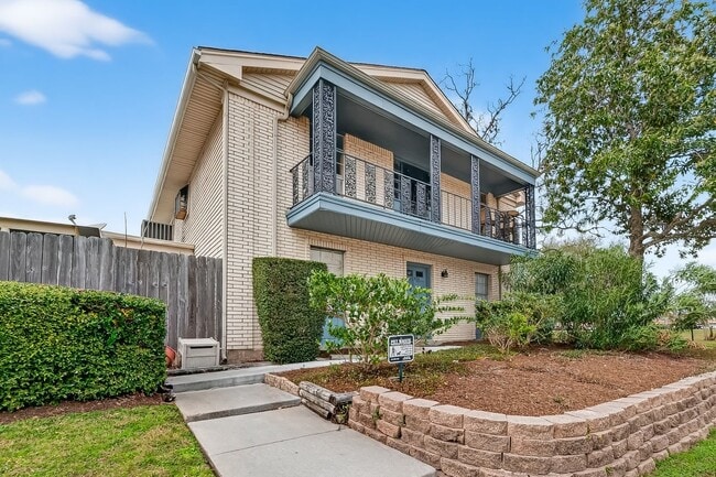 Building Photo - 18220 Vinland Dr