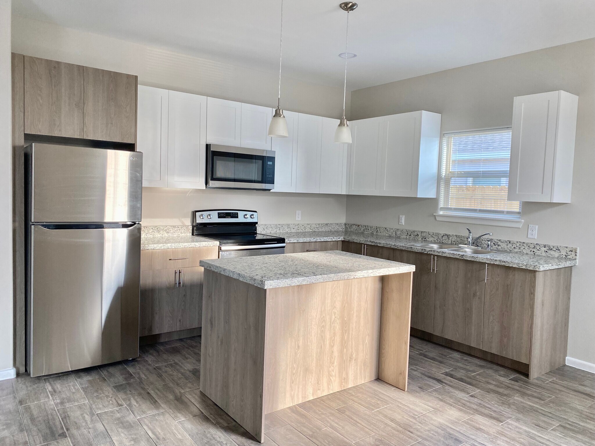 Building Photo - 805 W Sunset Valley St