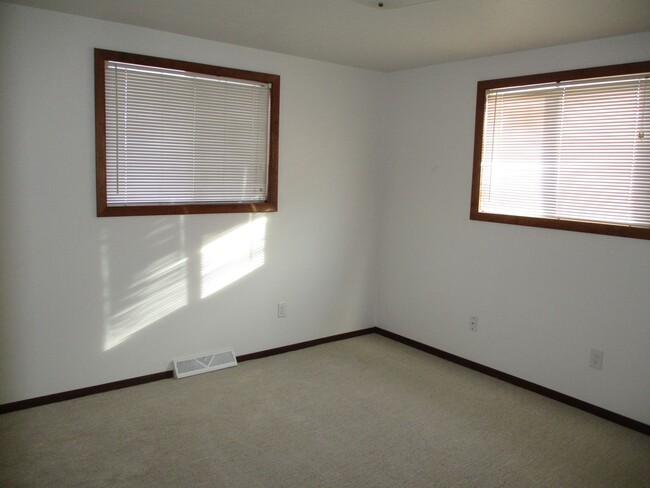 Building Photo - Beautiful 3 Bedroom, 1 Bath Ranch in Lovel...