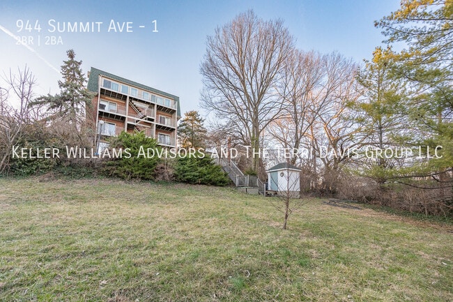 Building Photo - 944 Summit Ave