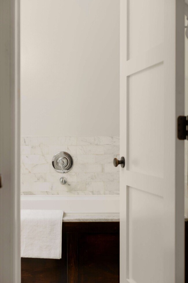 Building Photo - 49 W 16th St