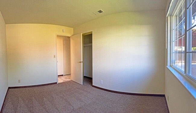 Building Photo - Beautiful Updated Home!