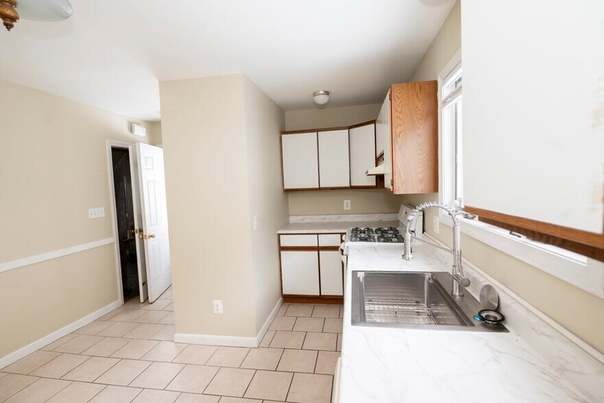 Building Photo - 15 Wheelwright Rd