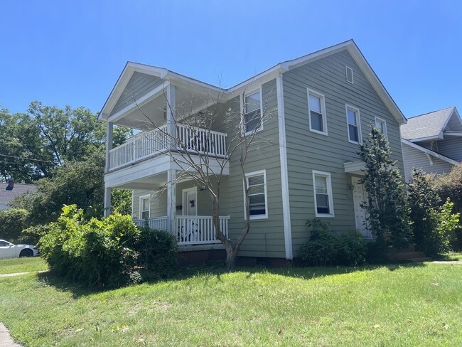 Building Photo - UPSTAIRS DUPLEX