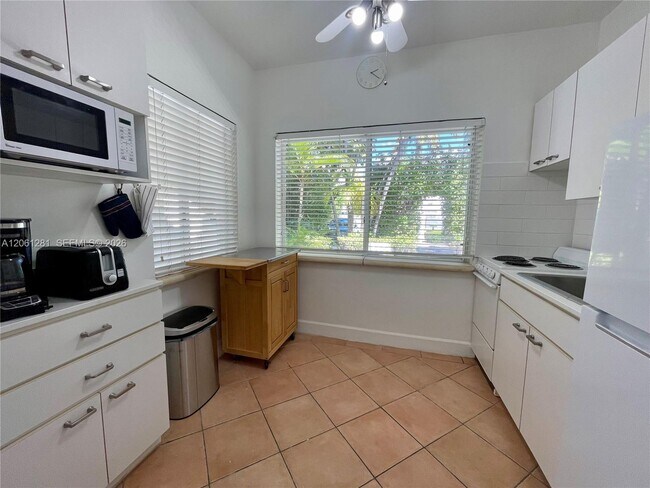 Building Photo - 8036 Harding Ave