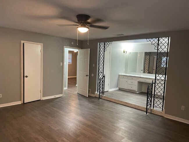 Building Photo - 6172 Whitman Ave