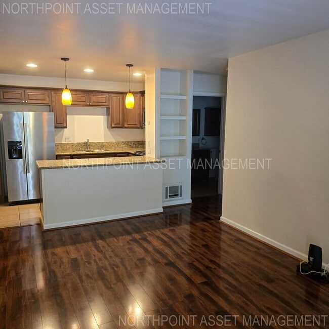 Building Photo - Welcome to this charming 1-bedroom, 1-bath...
