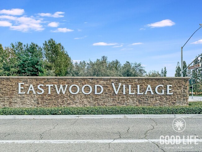 Building Photo - Stunning 3Bd/3.5Ba Home in Irvine w/Large Patio, Modern Design and 2 Master Suites!