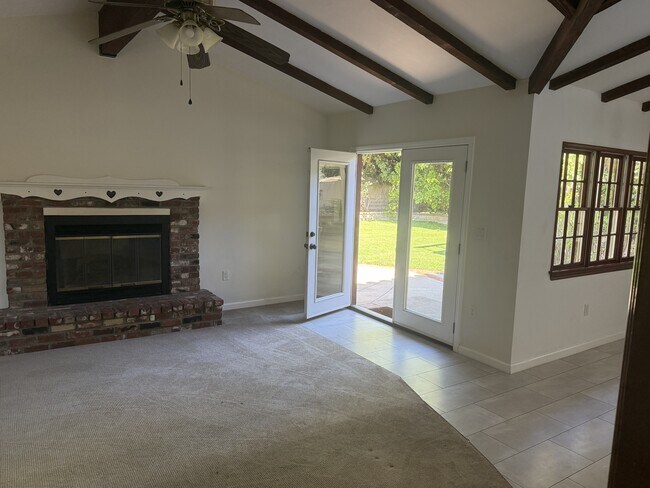 Building Photo - 217 Starlane Dr