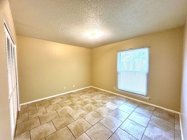 Building Photo - 2300 Nacogdoches Rd