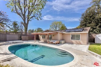 Building Photo - 6308 Glide Ave