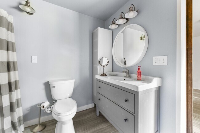 Building Photo - Bellevue Eastgate Mid-Century Modern