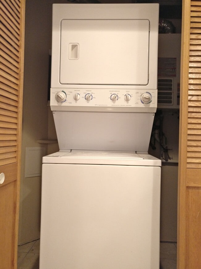 Building Photo - 730 N Elizabeth St