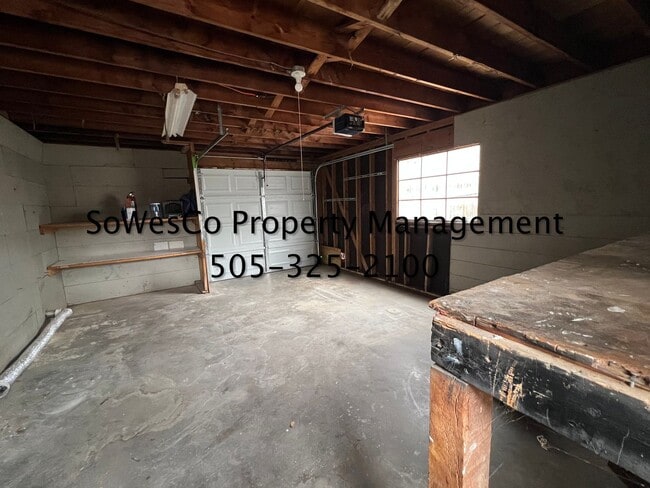 Building Photo - Updated 3 Bedroom 2 Bath 1 Car Garage