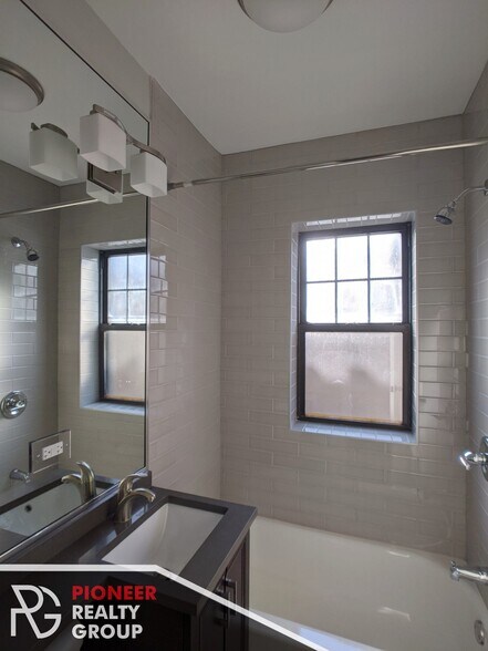 Building Photo - 437 W Belden