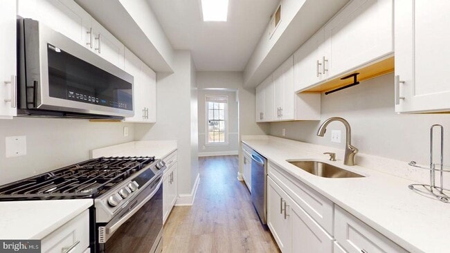 Building Photo - 2011 N Oakland St