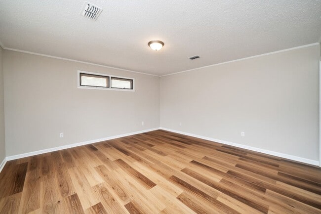 Building Photo - 1216 Beechdale Rd