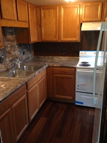 Kitchen stove and cabinets - 924 E Main St