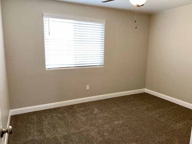 Building Photo - Spacious 3-Bedroom Townhome in Black Hawk ...