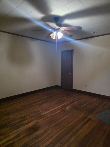 Building Photo - 308 N Trinity St