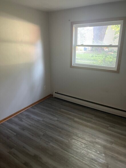 Building Photo - 815 17th St W