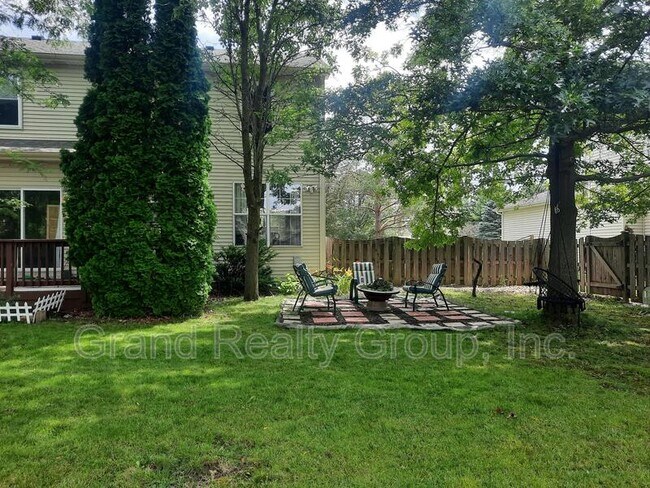 Building Photo - 2740 Delaware Ln