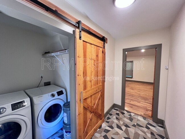 Building Photo - 334 Dargan Pl SW