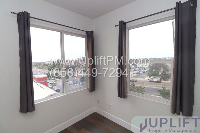 Building Photo - $1000 off 1st months rent  3-Bed Apartment