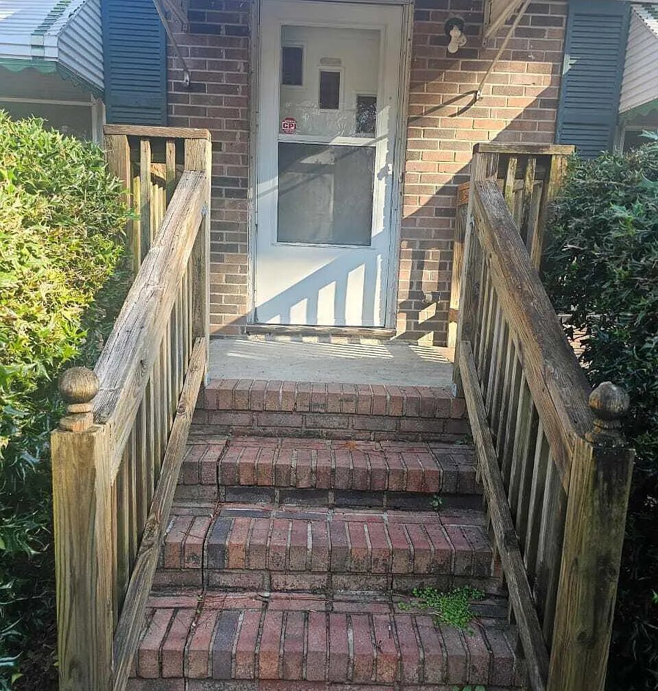 Building Photo - 1649 Harper St