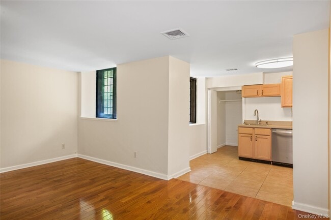 Building Photo - 320 Chateau Rive