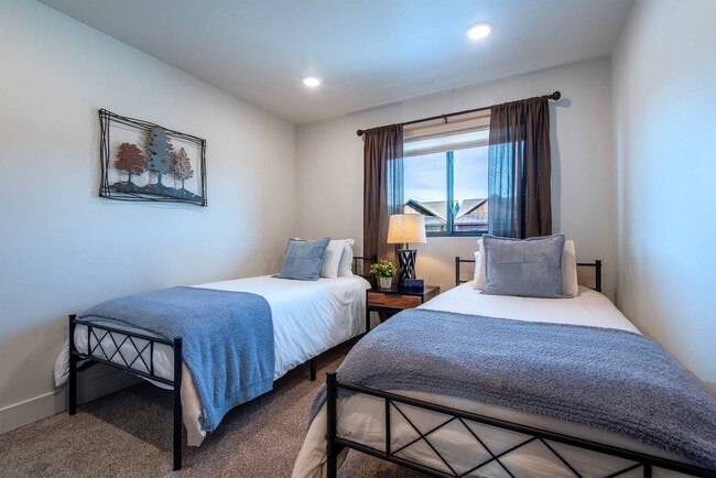 Building Photo - 690 Stone Peak Lp