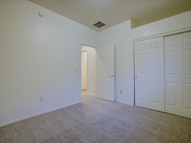 Building Photo - Spacious 3 Bedroom 2 Bathroom Home with Large Backyard & 2 Car Garage!