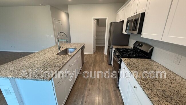 Building Photo - 104 Whisper Dr