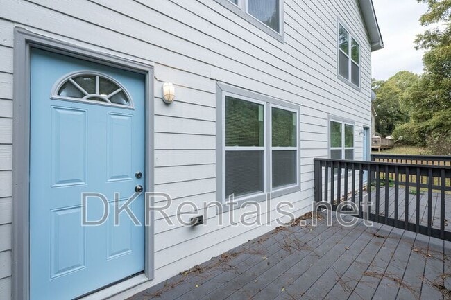 Building Photo - 2027 Lois Pl NW