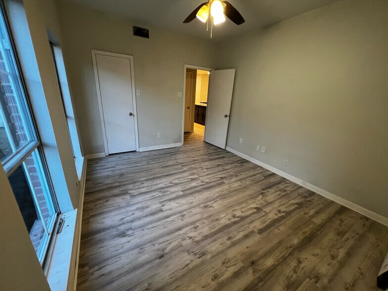 Building Photo - 8601 Park Ln